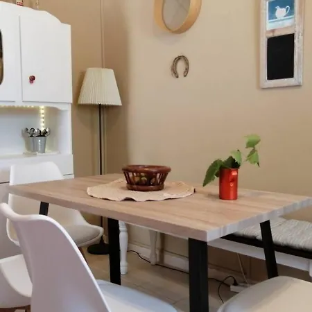 Rustic Cottage-self Check In & Free Wi-fi *