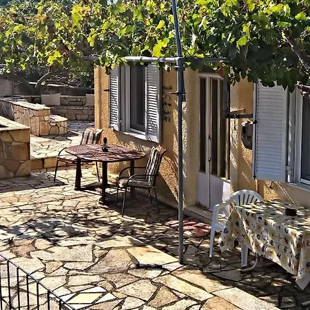 Rustic Cottage-self Check In & Free Wi-fi Kothréas